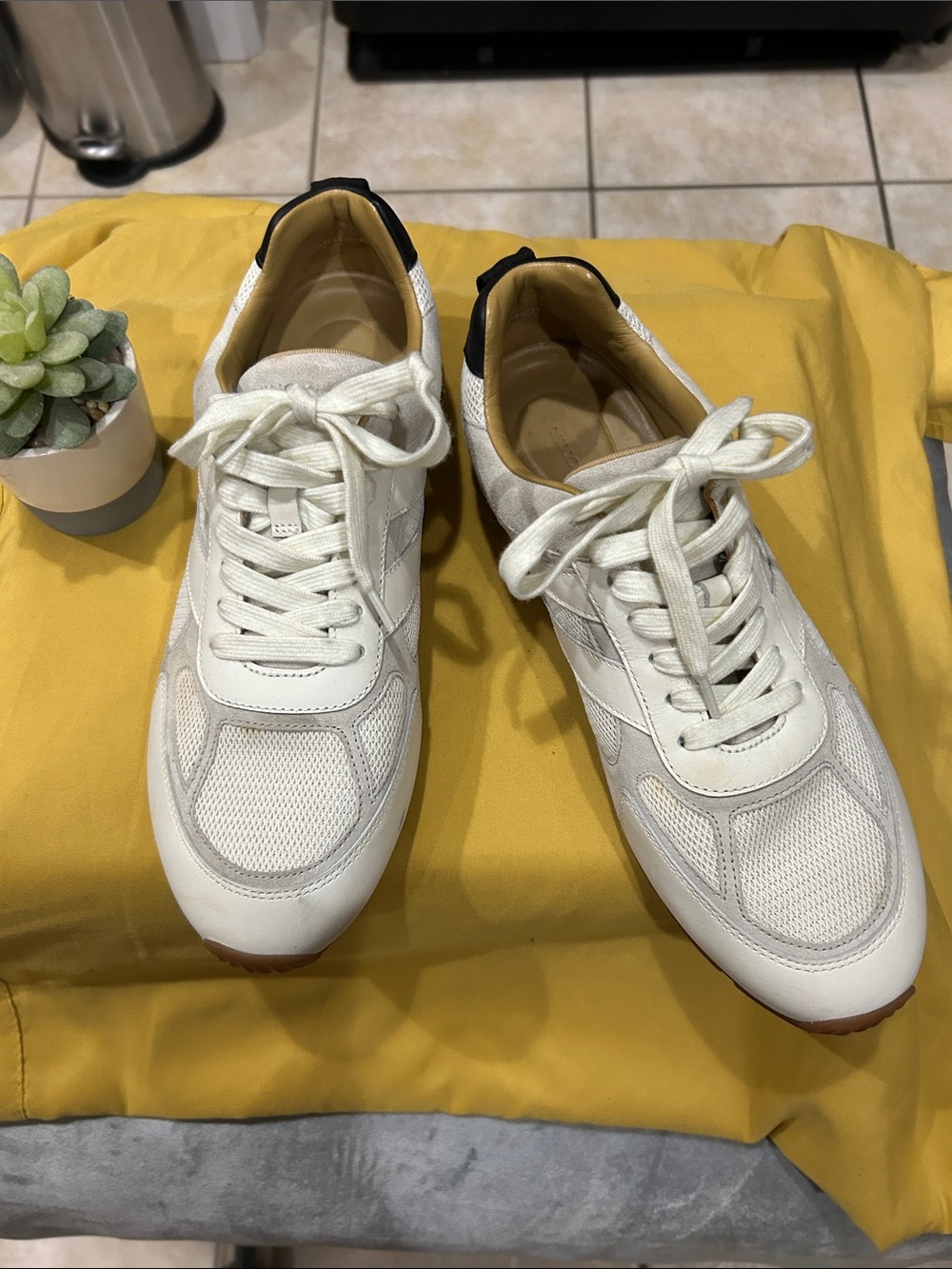 Vince Camuto Men's Cream & Black Low-Top Mesh Leather Sneakers